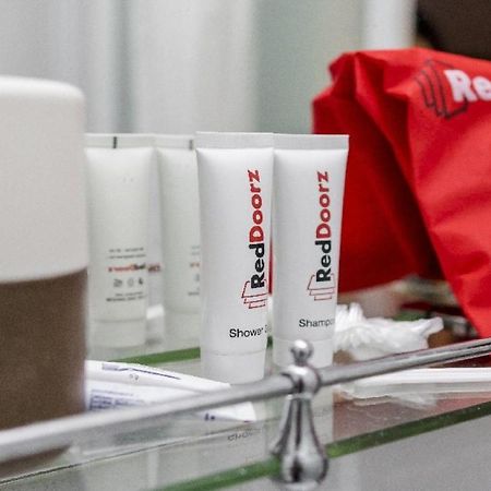 Reddoorz Plus @ Tendean Dżakarta Zewnętrze zdjęcie