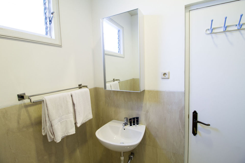Reddoorz Plus @ Tendean Dżakarta Zewnętrze zdjęcie