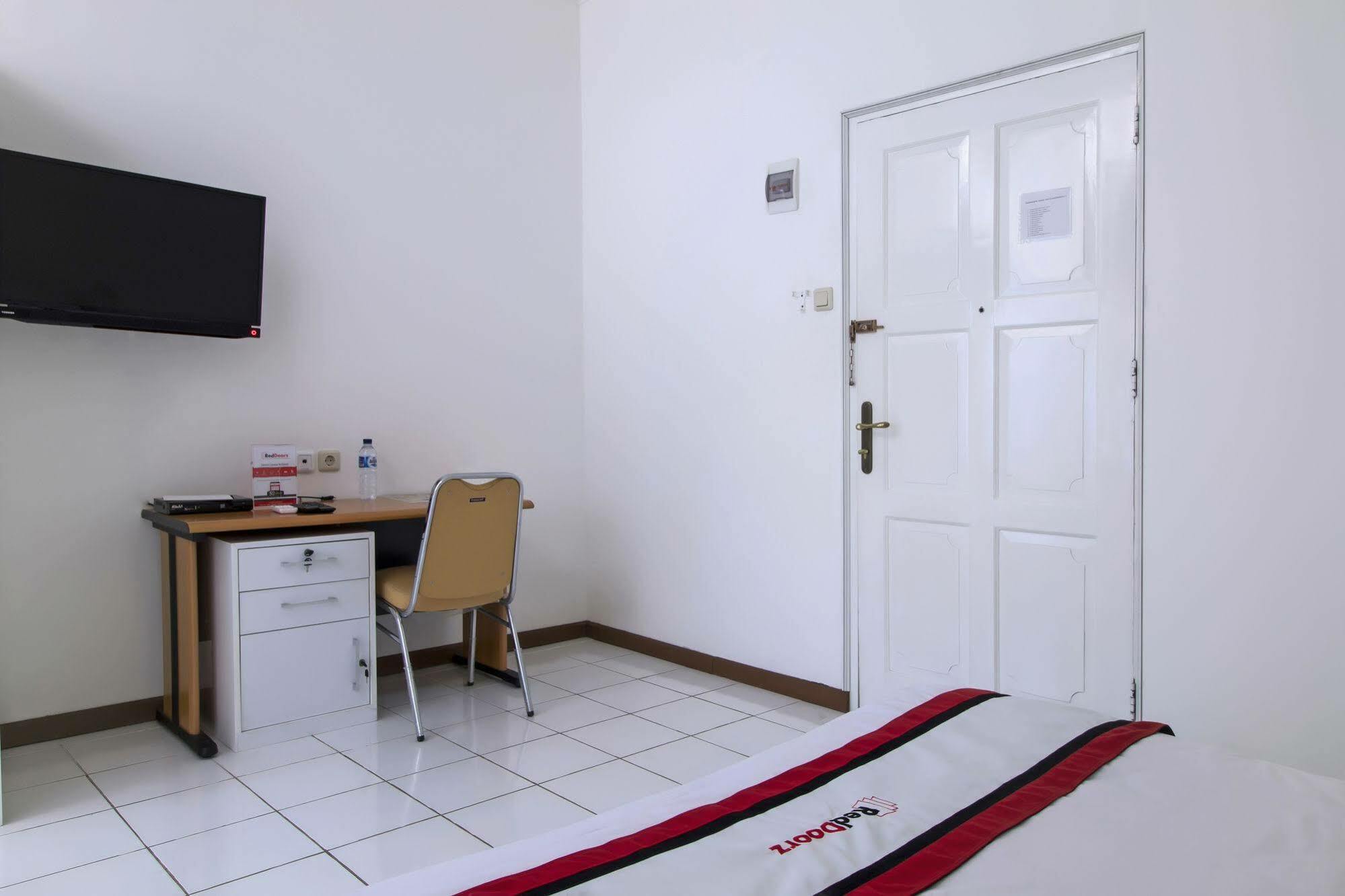 Reddoorz Plus @ Tendean Dżakarta Zewnętrze zdjęcie